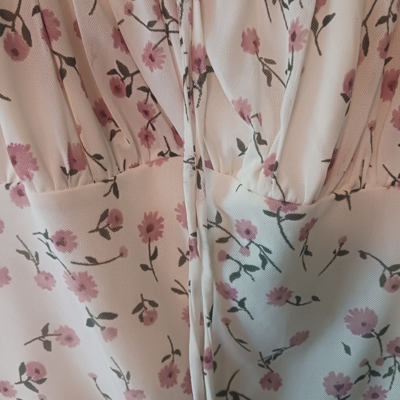 NO BOUNDARIES WOMEN'S XL WHITE AND PINK FLORAL SUMMER SHORT SLEEVE TOP - Picture 3 of 4